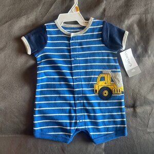 🌟 New with Tags! Carter’s Newborn Onesie 🌟